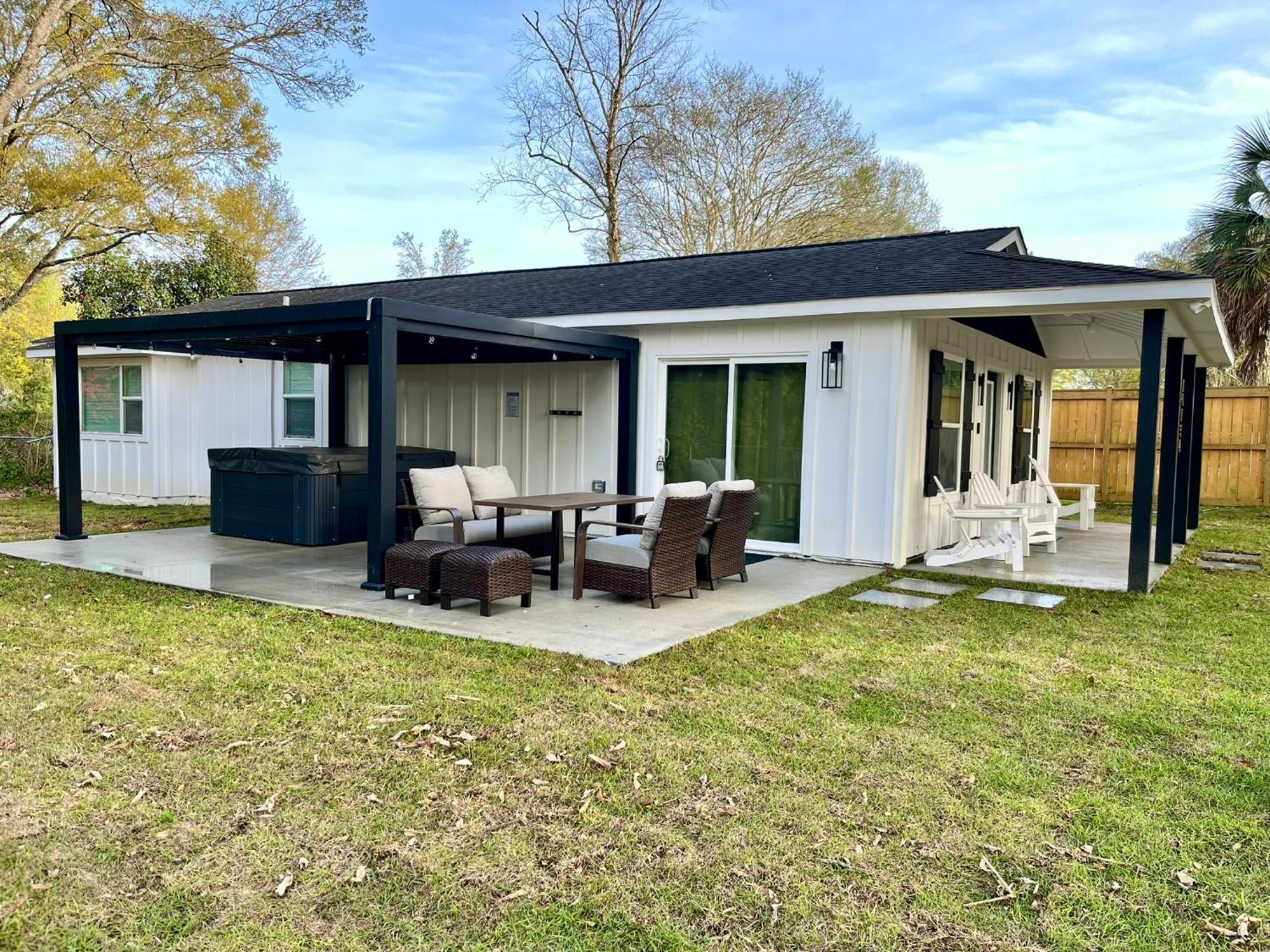 Love Shack In Foley/ Hot Tub / Modern Cozy Exterior photo