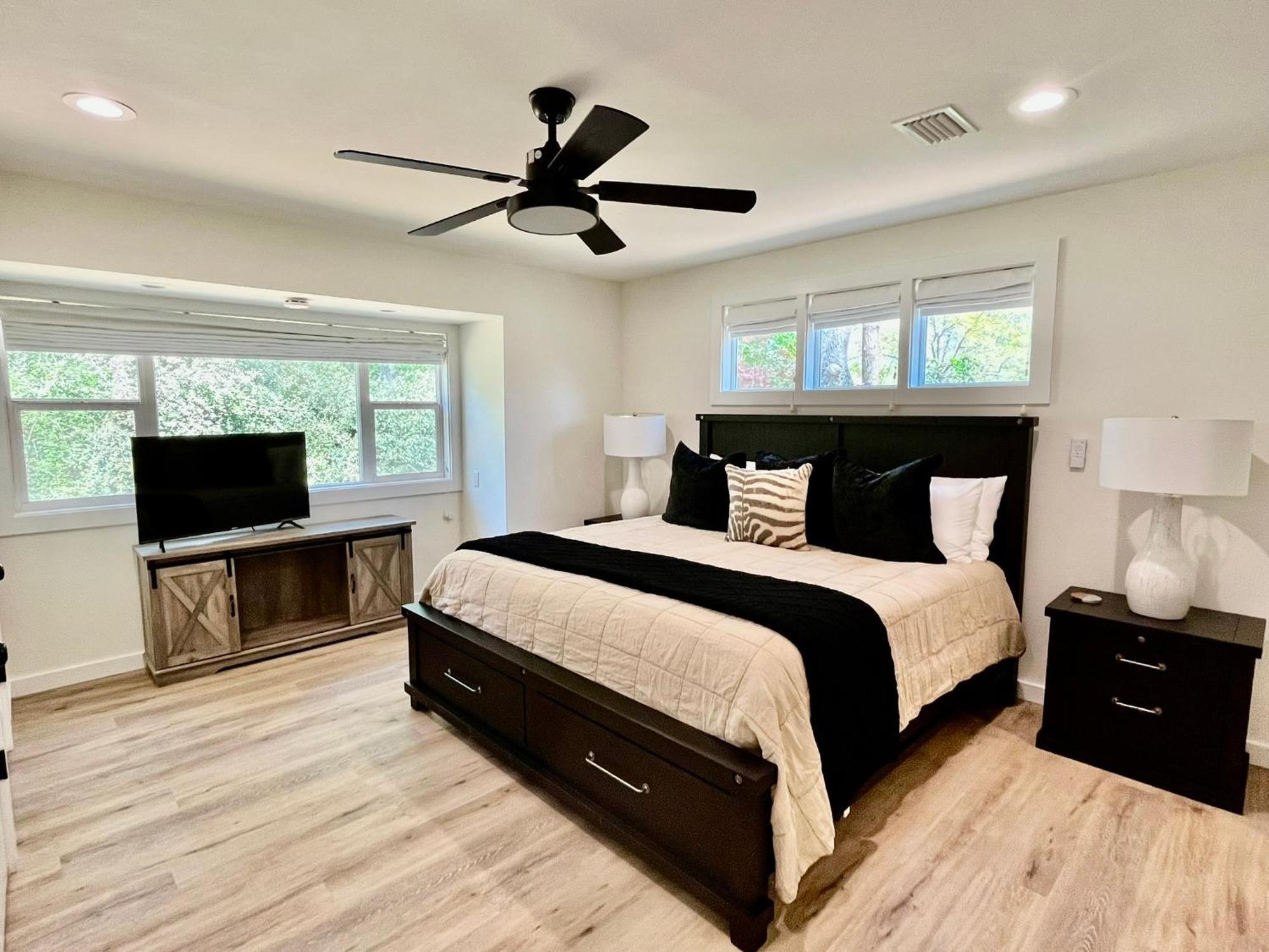 Love Shack In Foley/ Hot Tub / Modern Cozy Exterior photo