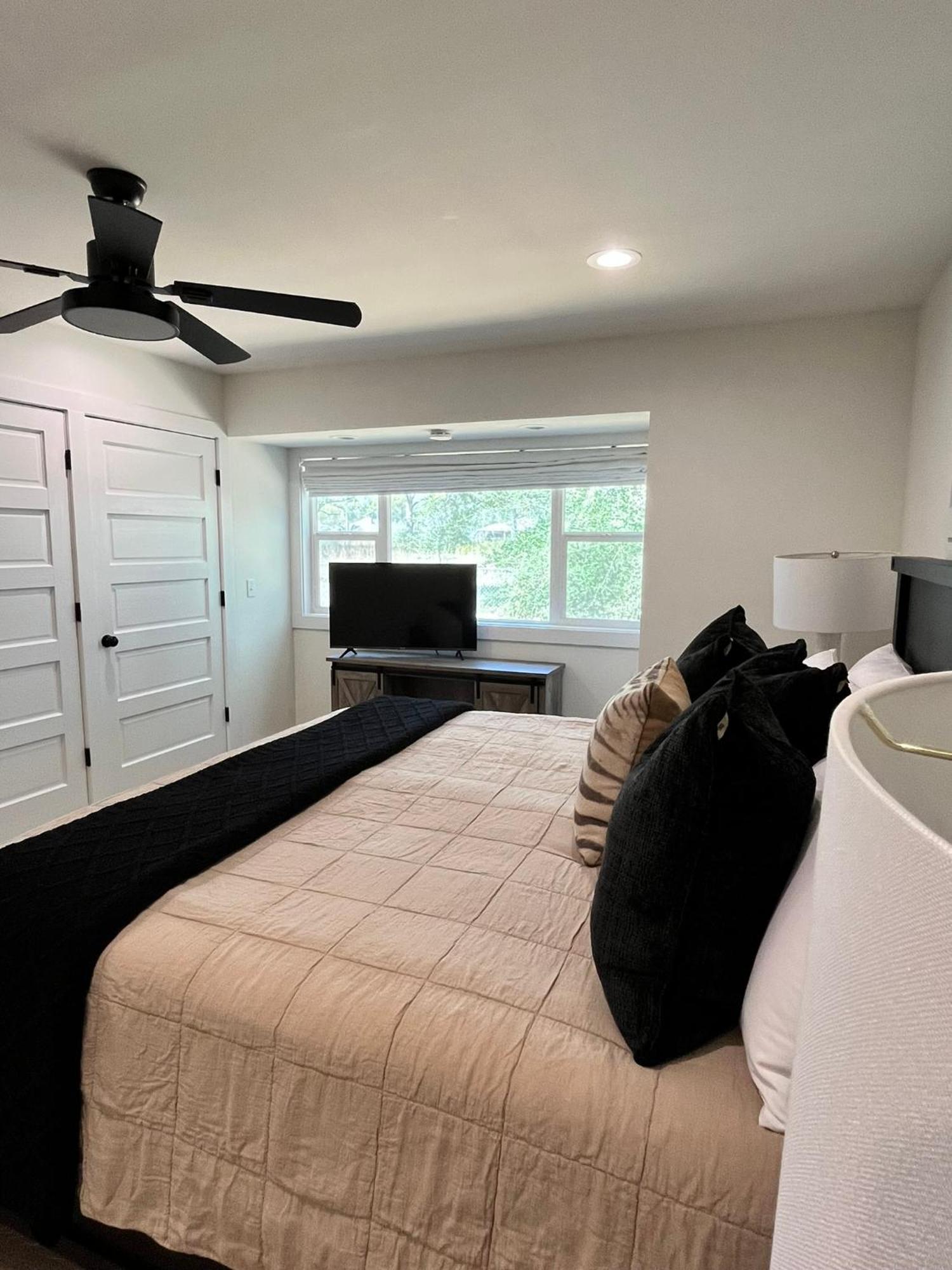 Love Shack In Foley/ Hot Tub / Modern Cozy Exterior photo